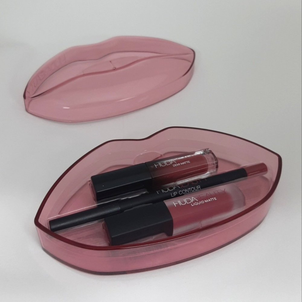 HUDA BEAUTY Lip Set - Pink and Black